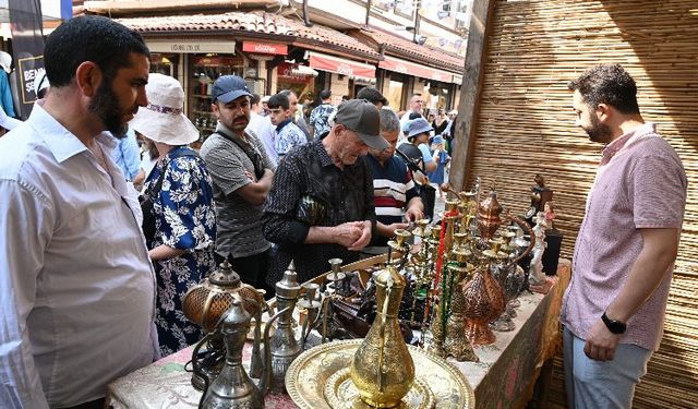 Konya Tarihi Bedesten'te alışveriş bereketi