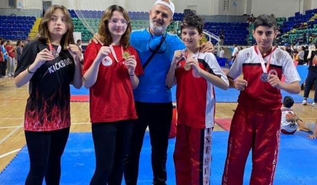 Kütahya'da 'Klas' sporcular Kick Boks rüzgarı estirdi