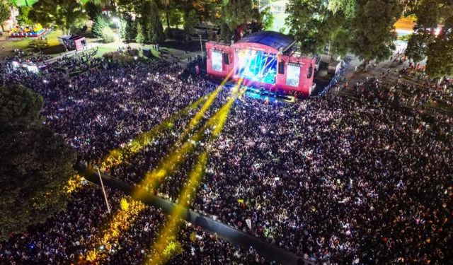 İzmir Fuarı'nda müzik resitali