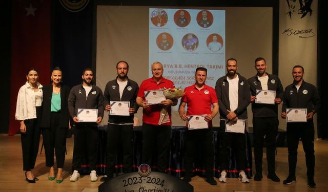 Sakarya Büyükşehir hentbol minik sporseverlerle buluştu