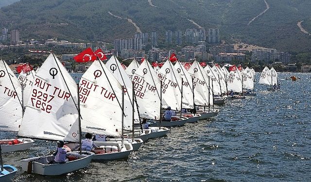 Narlıdere'de yelkenler, Kurtuluşun Kahramanlarına Saygı için açılıyor