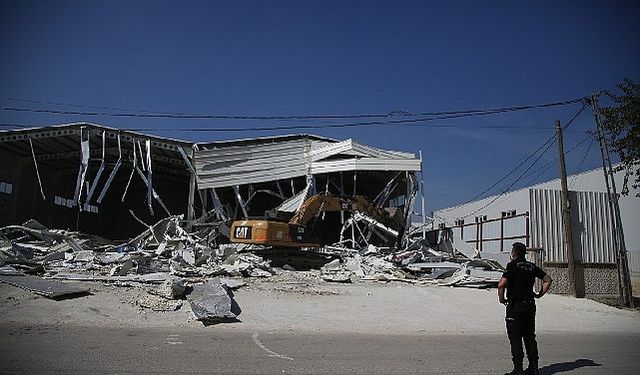 Nilüfer'de İki Kaçak Yapı Daha Yıkıldı