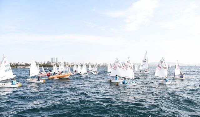 Kadıköy Cumhuriyet Kupası Yelken Yarışları başladı