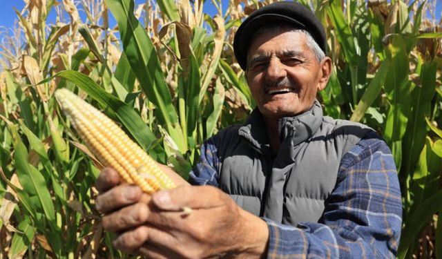 Korkuteli Taşkesiği Mahallesi’ne silaj makinesi hibesi