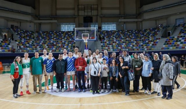 İzmit’in Perilerine YADEV’li öğrencilerden destek