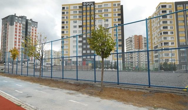 Kayseri Melikgazi'den sporseverlere 18 futbol sahası