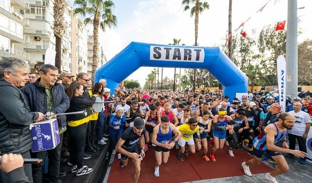 Binlerce kişi spor kenti Mersin'i koştu