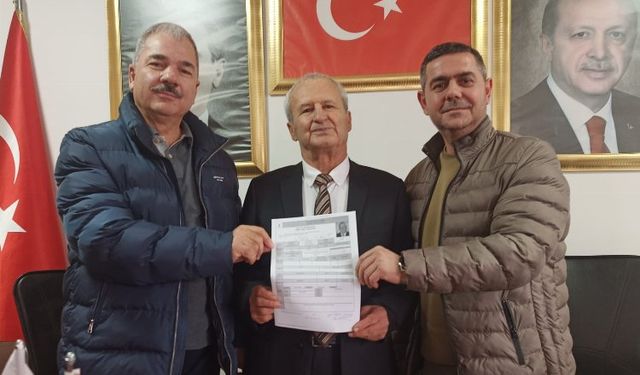 Edirne Keşan'da öğrencisine aday adaylığı formunu teslim etti