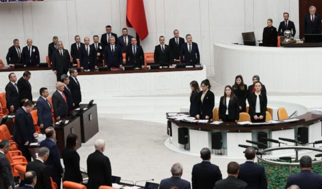 İki bakanlığın 2024 bütçeleri öncesi merhm Milletvekili Bitmez'e saygı duruşu