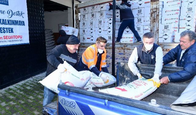 Karabağlar'da tonlarca gübre ve bordo bulamacının dağıtılıyor