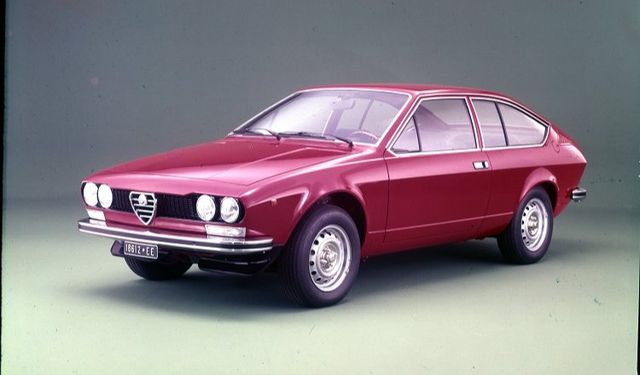 Alfa Romeo iki efsanevi modelin yıl dönümünü kutluyor