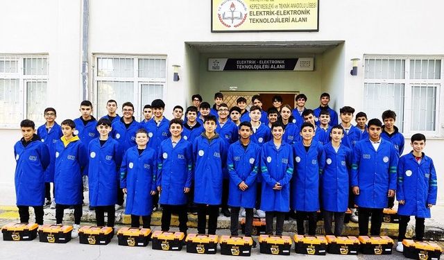 “Enerjinin Yıldızları” Projesi ile elektrik dağıtım sektörüne “yıldız” yağdı