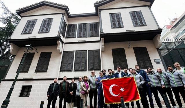 TOFAŞ'lı basketbolcular Ata'nın doğduğu evde