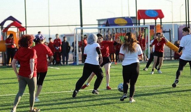 Adıyaman'da kadın futbol takımlarını buluşturdu