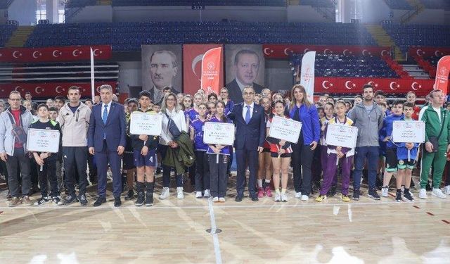 Okul Sporları müsabakaları İzmir’de başladı