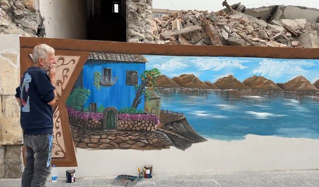 İskenderun’da deprem enkazlarını sanatla kapatıyor…