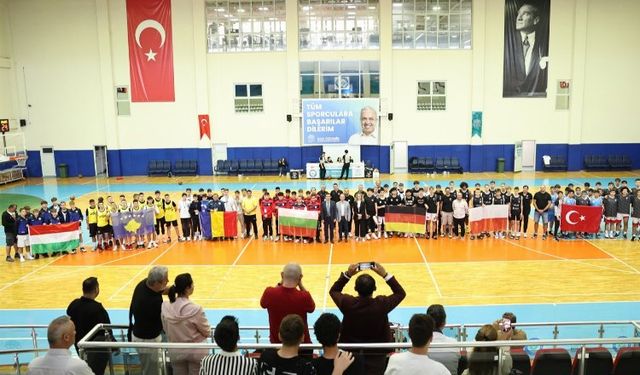 Kardeş kent takımları Nilüfer'de buluştu