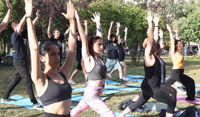 Bursa Nilüfer'de Yoga Günü’nü birlikte kutladılar