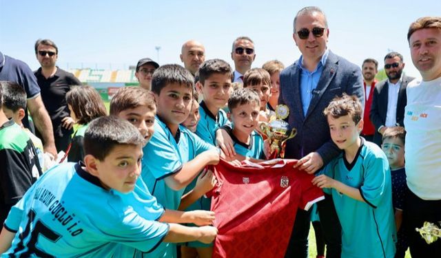 Sivas'ta Muzaffer Güner anısına futbol turnuvası