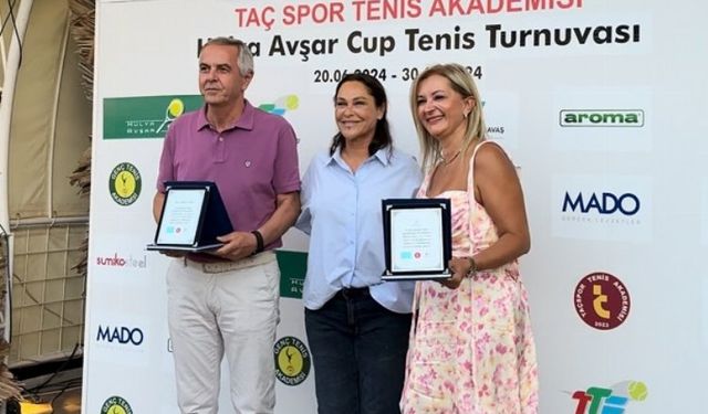 Hülya Avşar Cup'ta ödül zamanı