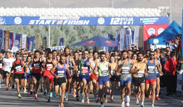 4'ncü Kayseri Yarı Maratonu halk koşusunda kayıt zamanı