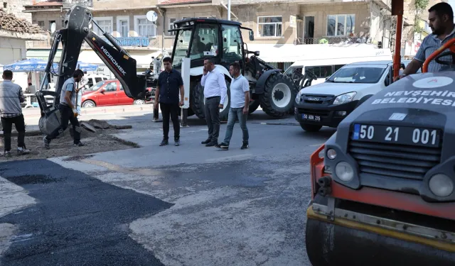 Muhtarlık İşleri Müdürlüğü’nden bozulan yol ve yaya kaldırımlarına müdahale