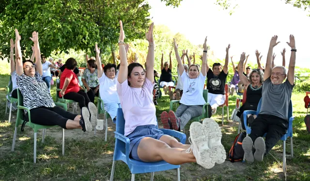 Muratpaşa’dan yaşlılar için yoga etkinliği