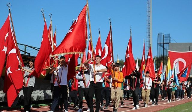 Aliağa, Cumhuriyetin 101. Yılında Atatürk Stadında Buluştu