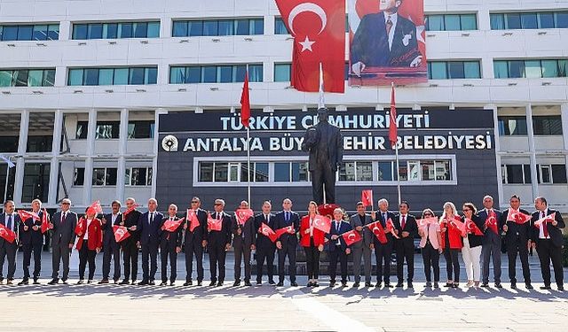 Antalya Büyükşehir'de Cumhuriyet Bayramı kutlandı