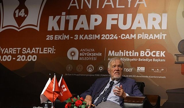 Antalya Kitap Fuarı'nda İlber Ortaylı'ya büyük ilgi