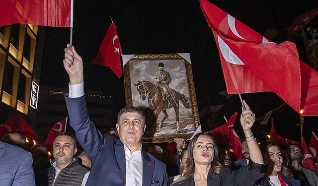 Cumhuriyet ışığı İzmir'den parladı