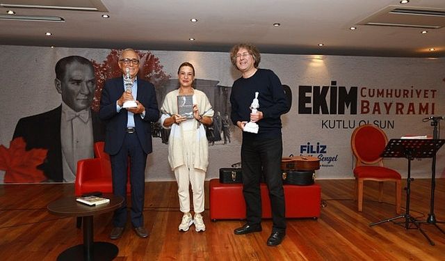 “Cumhuriyet’in Aydınlığı” mısralarla melodileri buluşturdu