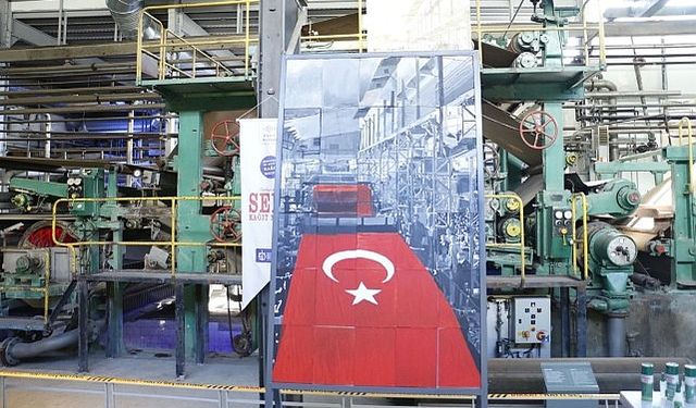 Kağıt müzesinde Cumhuriyeti tuvallere işlediler