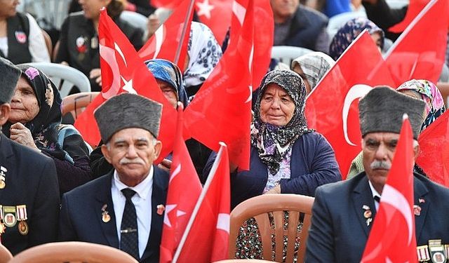 Ödemiş, Dikili ve Torbalı'da Cumhuriyet Bayramı coşkuyla kutlandı