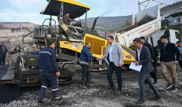 İzmir Bornova’da yol çalışmaları tam gaz