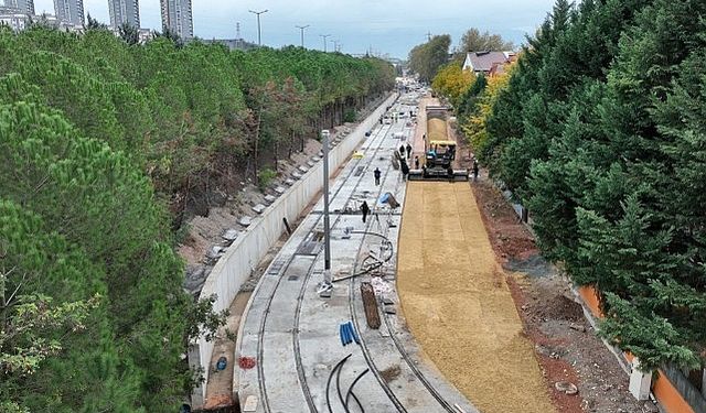 Alikahya tramvayı stada doğru ilerliyor