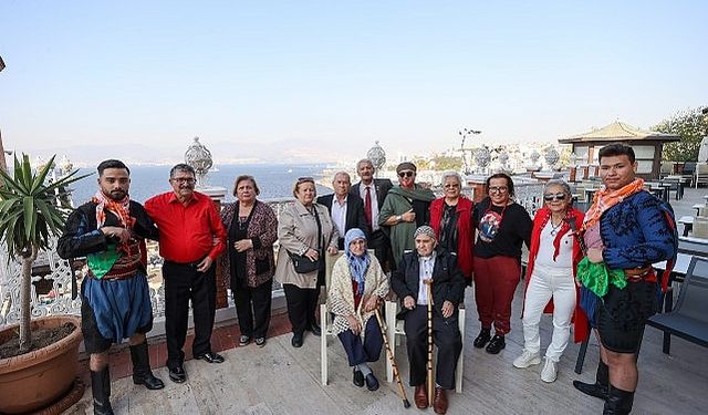 Buca Belediye Başkanı Görkem Duman, ikinci bahar yaşayan çiftlerin heyecanına ortak oldu