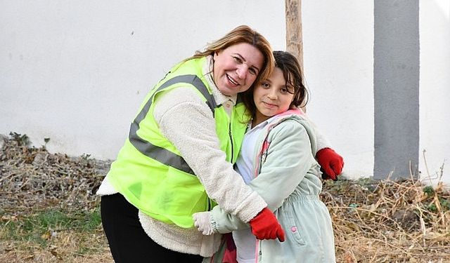 Gönüllüler Gündoğu Mahallesi'ni temizledi