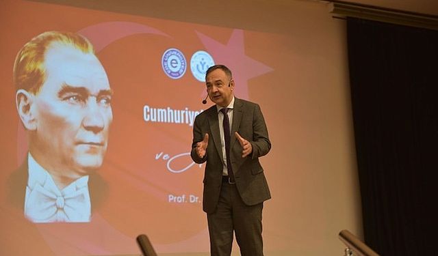 Prof. Dr. Hasan Mert, “Cumhuriyet’e Giden Yol”u anlattı