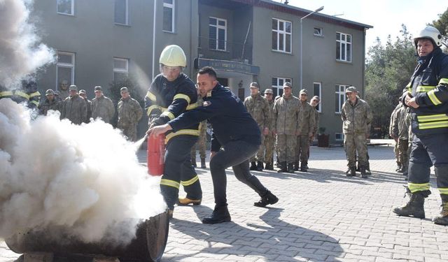 Hatay’da itfaiyenin Yangınla Mücadele Eğitimleri