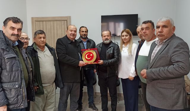 Muhtarlardan Şahutoğlu’na eğitime katkı plaketi