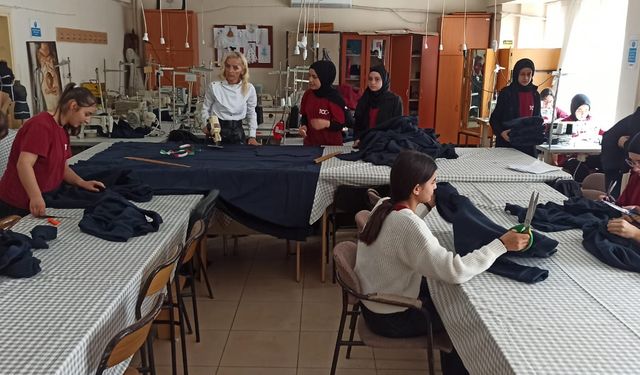 Kız Mesleki ve Teknik Anadolu Lisesi'nden Anlamlı Projeler...