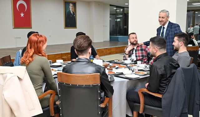 Rektör İftar da Öğrencilerle…