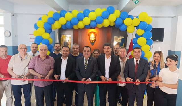 Fenerbahçeliler’den Akdeniz Ortaokulu’na Atatürk Köşesi
