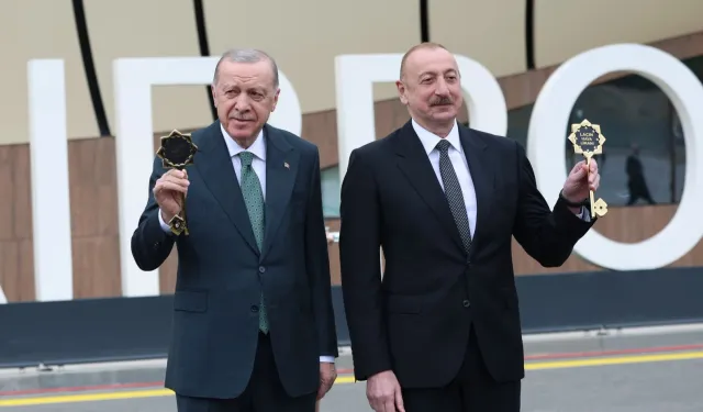 Laçın'ın sembolik anahtarları iki liderde