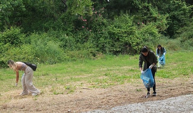 Efes Meslek Yüksekokulu Öğrencilerinden Kültürel Miras Alanlarında Temizlik Farkındalığı