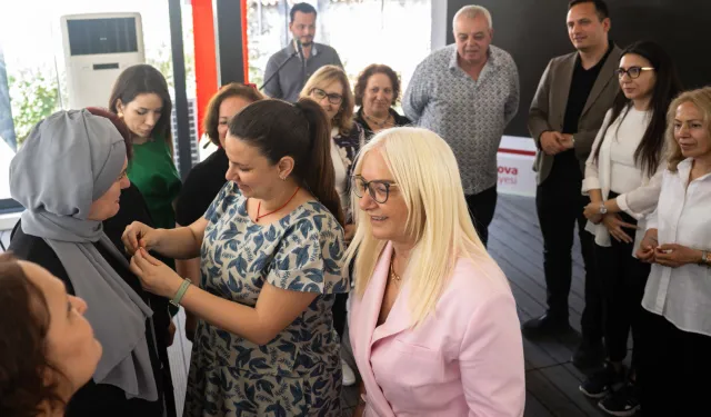 Bornova'da yeni üyeler CHP rozetlerine kavuştu