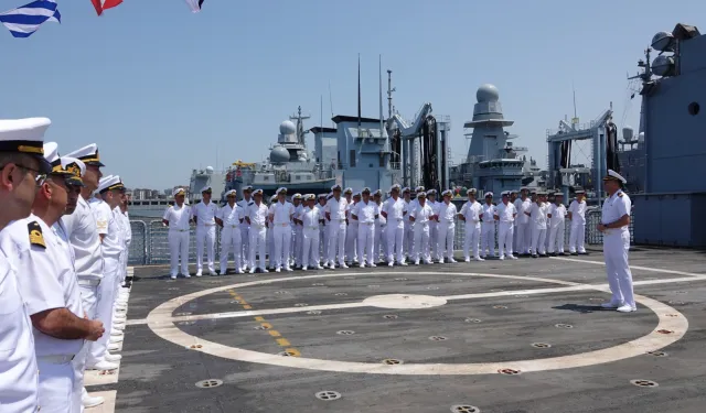 Türk gemileri Taranto’da