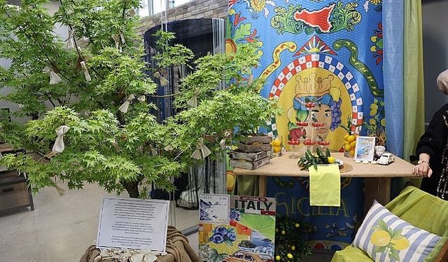 Moda Akademisi'nde "Vitrin Bir Sahne" sergisi açıldı