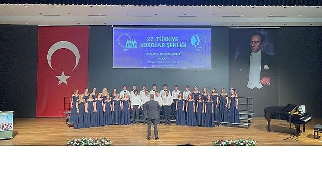 Nilüfer Gençlik Korosu başkentten ödülle döndü